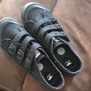 Stylish Distressed Black Rocket Dog Shoes with Buckle Design NWB